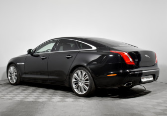 Подержанный автомобиль Jaguar XJ 2011 года (7 фото)