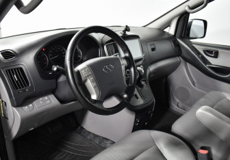 Подержанный автомобиль Hyundai Grand Starex 2017 года (9 фото)