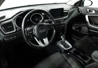 Подержанный автомобиль Kia Ceed Wagon 2019 года (11 фото)