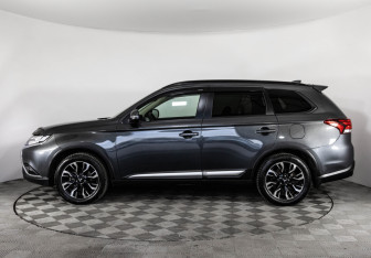Подержанный автомобиль Mitsubishi Outlander 2021 года (8 фото)