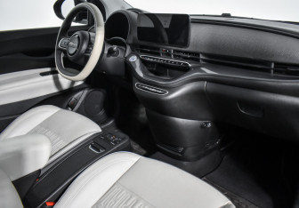 Подержанный автомобиль Fiat 500 Hatchback 2021 года (13 фото)