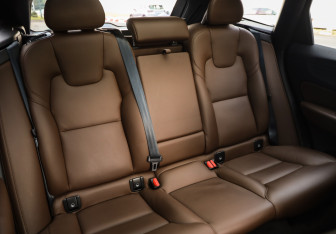 Подержанный автомобиль Volvo XC60 2021 года (33 фото)