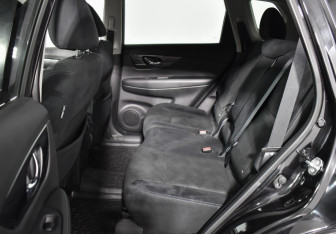 Подержанный автомобиль Nissan X-Trail 2017 года (11 фото)