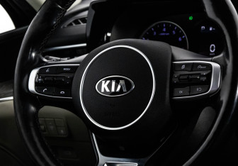 Подержанный автомобиль Kia K5 2021 года (14 фото)