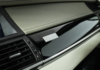 Подержанный автомобиль BMW X5 2010 года (20 фото)