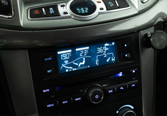 Подержанный автомобиль Chevrolet Captiva 2012 года (15 фото)