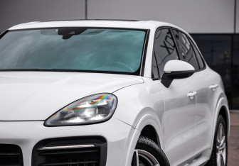 Подержанный автомобиль Porsche Cayenne 2018 года (2 фото)