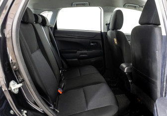 Подержанный автомобиль Mitsubishi ASX 2011 года (14 фото)