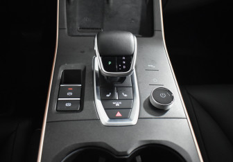 Подержанный автомобиль Omoda C5 2024 года (16 фото)