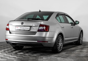 Подержанный автомобиль Skoda Octavia Liftback 2019 года (5 фото)