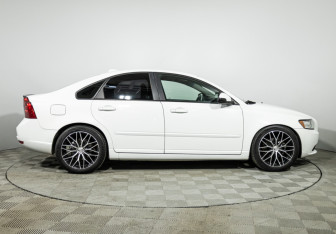 Подержанный автомобиль Volvo S40 2011 года (4 фото)