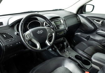 Подержанный автомобиль Hyundai ix35 2012 года (11 фото)