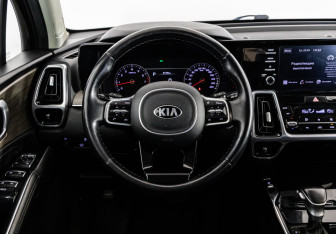 Подержанный автомобиль Kia Sorento 2021 года (14 фото)