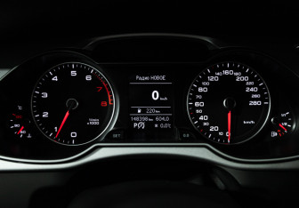 Подержанный автомобиль Audi A4 Sedan 2015 года (12 фото)