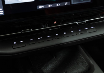 Подержанный автомобиль Changan UNI-S 2024 года (18 фото)