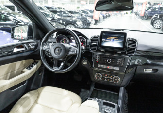 Подержанный автомобиль Mercedes-Benz GLE 2016 года (19 фото)