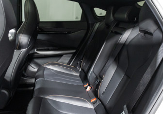 Подержанный автомобиль Changan UNI-V 2023 года (10 фото)