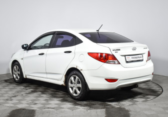 Подержанный автомобиль Hyundai Solaris Sedan 2012 года (7 фото)