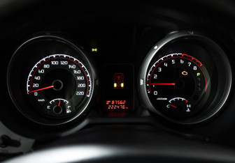 Подержанный автомобиль Mitsubishi Pajero 2011 года (12 фото)