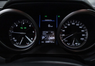 Подержанный автомобиль Toyota Land Cruiser Prado 2014 года (14 фото)