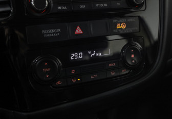 Подержанный автомобиль Mitsubishi Outlander 2017 года (15 фото)