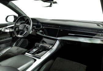 Подержанный автомобиль Audi Q8 2019 года (9 фото)