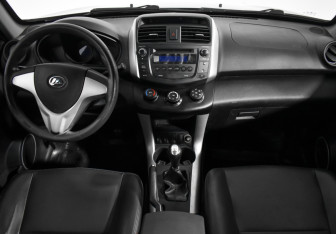 Подержанный автомобиль Lifan X60 2015 года (13 фото)