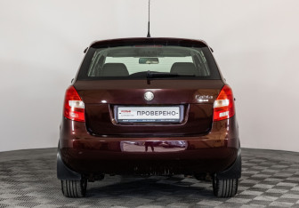 Подержанный автомобиль Skoda Fabia Hatchback 2009 года (6 фото)