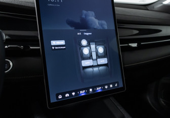 Подержанный автомобиль Geely Preface 2024 года (18 фото)