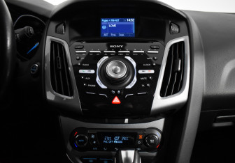 Подержанный автомобиль Ford Focus Hatchback 2013 года (16 фото)