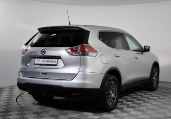 Подержанный автомобиль Nissan X-Trail 2015 года (5 фото)