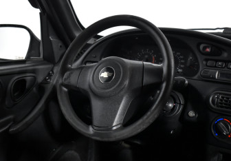 Подержанный автомобиль Chevrolet Niva 2011 года (16 фото)