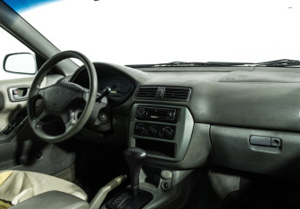 Подержанный автомобиль Mitsubishi Galant Sedan 2003 года (9 фото)