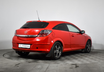 Подержанный автомобиль Opel Astra Hatchback 2010 года (5 фото)