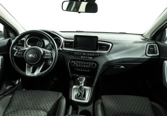 Подержанный автомобиль Kia Ceed Wagon 2019 года (13 фото)