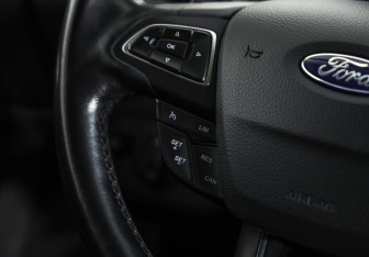 Подержанный автомобиль Ford Kuga 2017 года (11 фото)