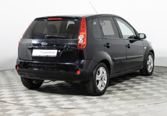 Подержанный автомобиль Ford Fiesta Hatchback 2008 года (5 фото)