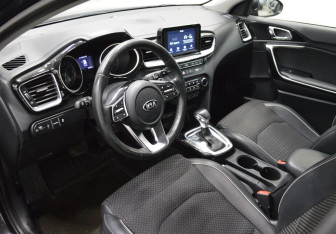 Подержанный автомобиль Kia Ceed Wagon 2019 года (10 фото)