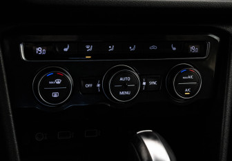 Подержанный автомобиль Volkswagen Tiguan 2017 года (16 фото)