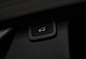 Подержанный автомобиль Land Rover Discovery Sport 2015 года (22 фото)