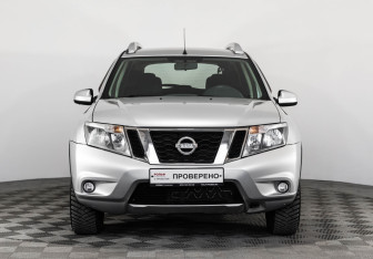 Подержанный автомобиль Nissan Terrano 2017 года (2 фото)