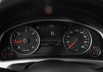 Подержанный автомобиль Volkswagen Touareg 2012 года (13 фото)