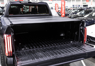 Подержанный автомобиль Toyota Tundra 2022 года (34 фото)