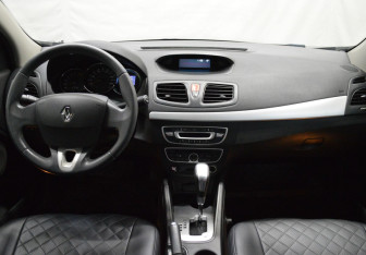 Подержанный автомобиль Renault Fluence 2010 года (13 фото)