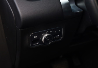 Подержанный автомобиль Mercedes-Benz GLB 2020 года (24 фото)