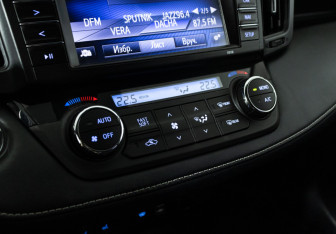 Подержанный автомобиль Toyota RAV4 2019 года (16 фото)