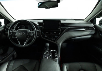 Подержанный автомобиль Toyota Camry Sedan 2021 года (13 фото)