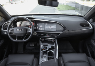 Подержанный автомобиль Geely Tugella 2023 года (14 фото)