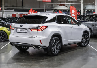 Подержанный автомобиль Lexus RX 2019 года (7 фото)
