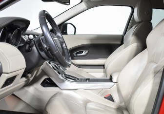 Подержанный автомобиль Land Rover Range Rover Evoque 2017 года (12 фото)